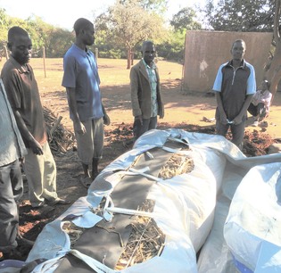 Building the Wrap-over Composting System in Namisu, Malawi