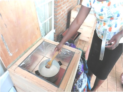 Cooking nsima with the SOWTech solar powered eCookstove
